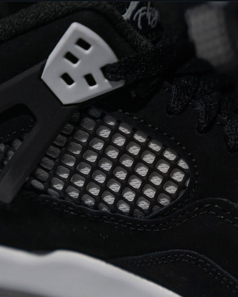 JORDAN 4 RETRO WHITE THUNDER